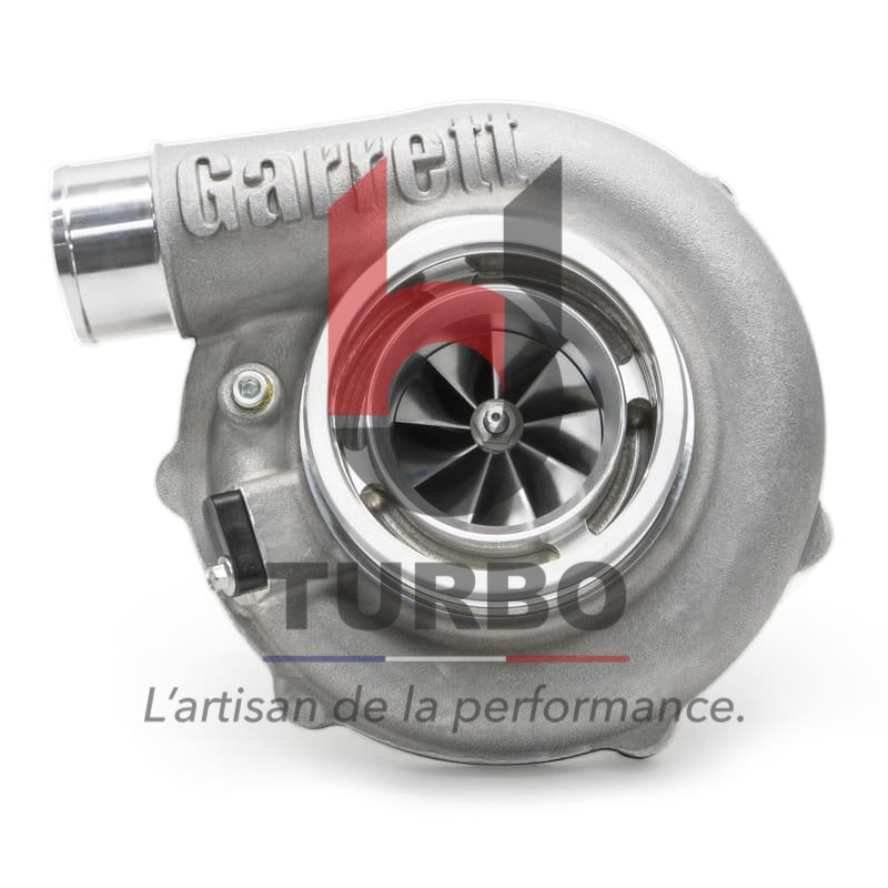 TURBO - NEUF - BALL BEARING - TURBO ASSEMBLY V-BAND / V-BAND 0.83 A/R WASTEGATE - 934118-5003S - G30-825 Nouvelle aéro compresseur G SERIES Gen II pour un maximum de puissance avec un meilleur rendement pour une température entrée moteur réduite et une pression de suralimentation encore plus élevée, roue compresseur 54 ou 58 ou 62mm rendement max 80%. Roue turbine en MAR-M jusqu'à 1050° C, nouvelle aéro pour plus de perméabilité et un meilleur rendement turbine. Les turbochargers assemblés sont calibrés avec des actuateurs à 0,5bar. Carters échappement en acier inoxydable jusqu'à 1050°C. Restricteur d'huile et raccords d'eau fournis. Perçage et usinage pour capteur régime turbo.
